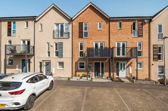 4 Bedroom Terraced House For Sale In Austin Way, Bracknell, Berkshire, RG12