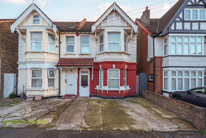 4 Bedroom Semi Detached House For Sale In Broughton Road, Thornton Heath, CR7