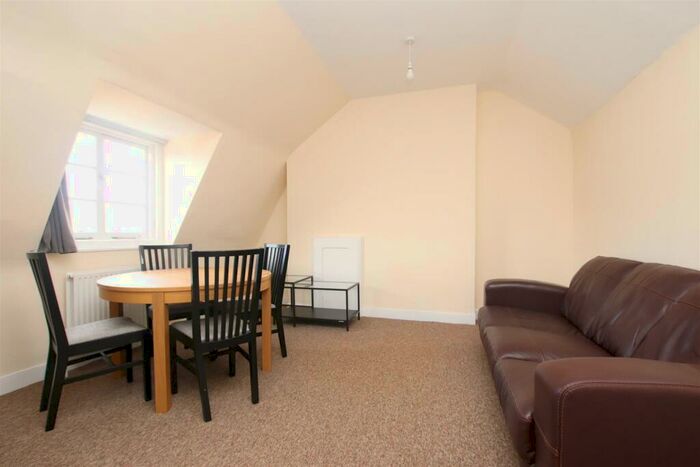 2 Bedroom Flat To Rent In Brunswick Square, Bristol, BS2