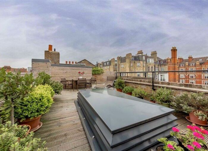 3 Bedroom Penthouse To Rent In York Street, Marlybone, W1U