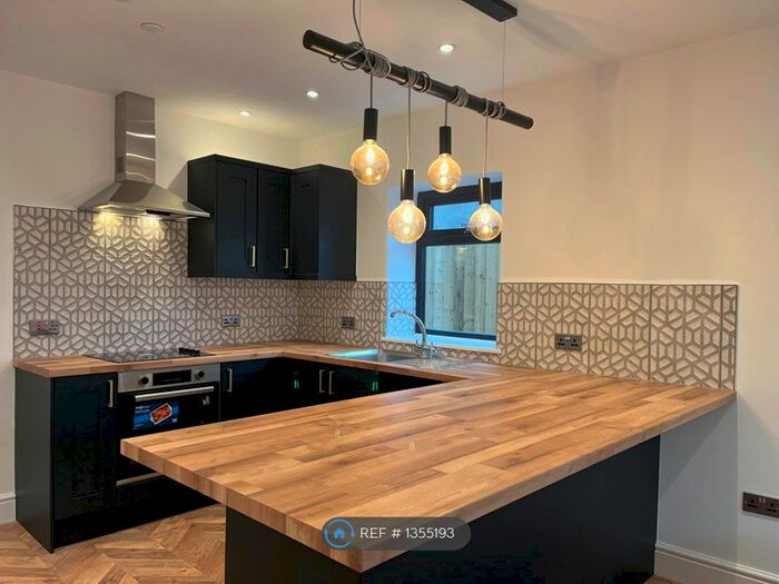 2 Bedroom Flat To Rent In Heath, Cardiff, CF14