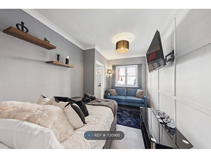 Studio To Rent In Hillside Road, Chatham, ME4