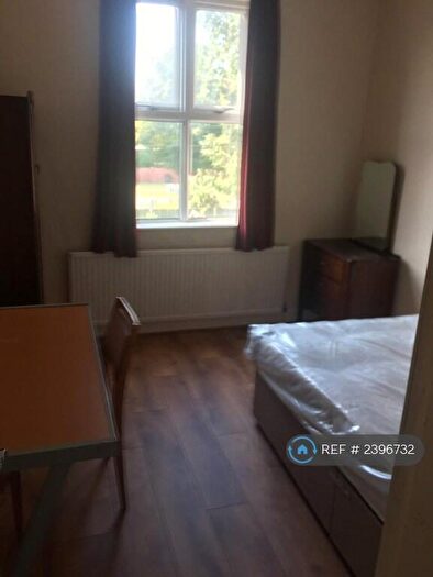 5 Bedroom Terraced House To Rent In Longford Place, Manchester, M14