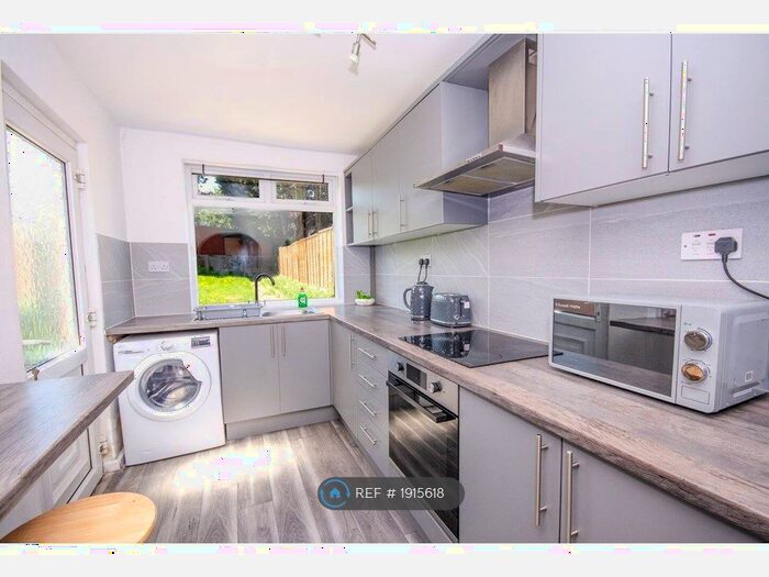 4 Bedroom Semi-Detached House To Rent In Gipsy Lane, Birmingham, B23