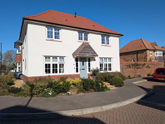 3 Bedroom Detached House For Sale In Horseshoe Way, Yapton, BN18