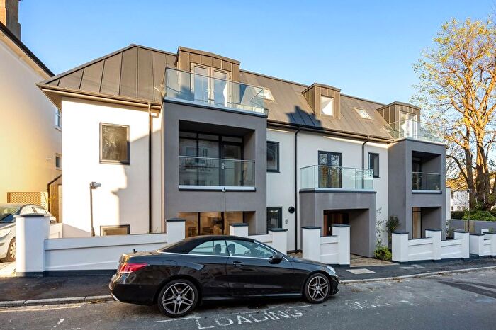 2 Bedroom Flat To Rent In York Villas, Brighton, BN1