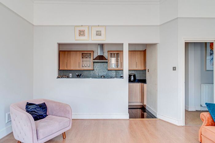2 Bedroom Flat For Sale In Coolhurst Road, London, N8