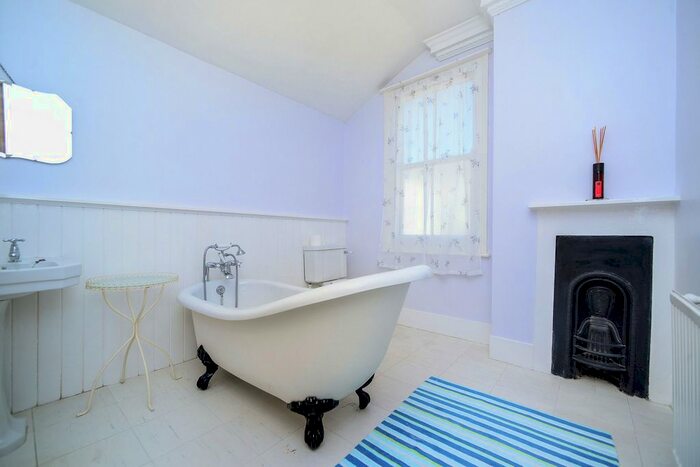 3 Bedroom Terraced House To Rent In Byron Street, Hove, BN3