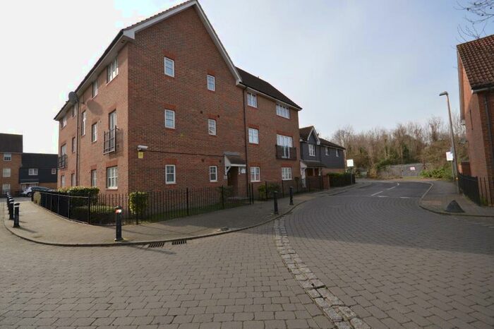 2 Bedroom Apartment To Rent In Caspian Way, Purfleet, RM19