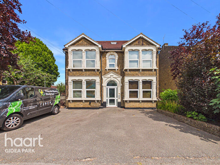 2 Bedroom Apartment For Sale In Homeleigh Apartment, Romford, RM2
