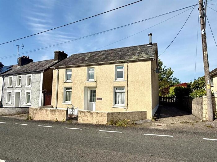 3 Bedroom Detached House For Sale In Heol Llansawel, Llanybydder, SA40