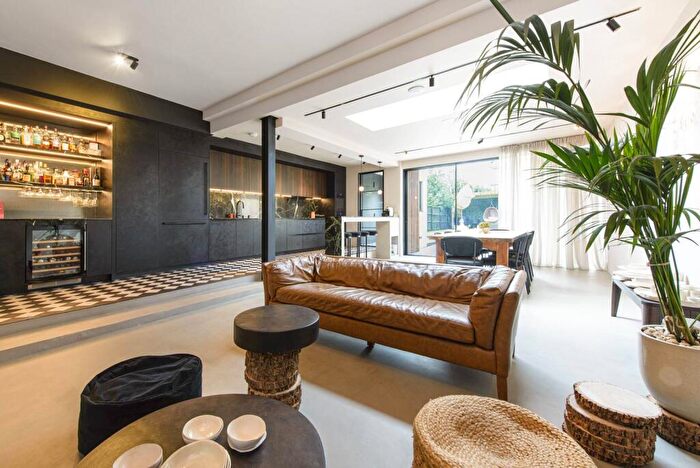 4 Bedroom Terraced House For Sale In Sunny Gardens Road, Hendon, London, NW4