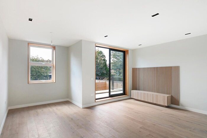 2 Bedroom Flat For Sale In Sutherland Road, London, W13