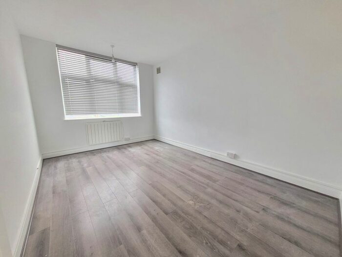 2 Bedroom Flat To Rent In Angel Close, Edmonton, N18