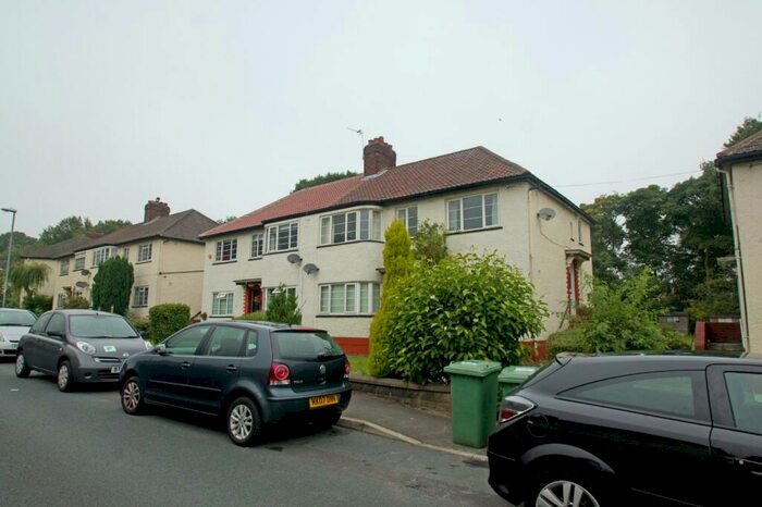 2 Bedroom Flat To Rent In Redesdale Gardens, Adel, Leeds, LS16