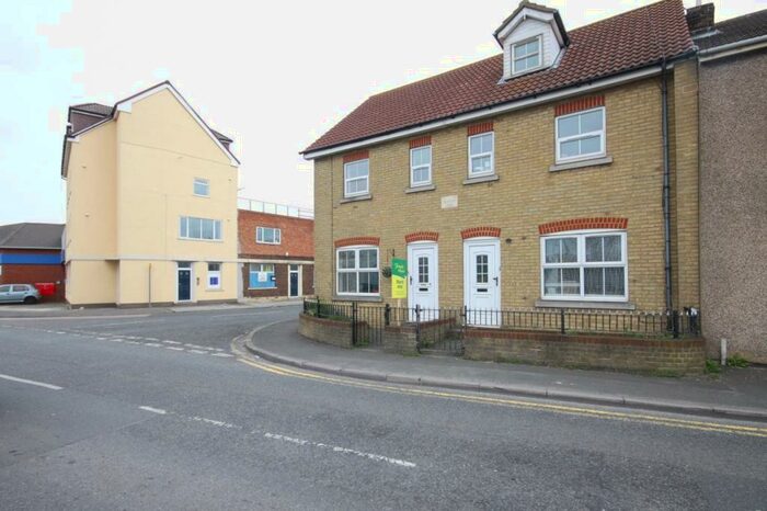 3 Bedroom House To Rent In Railway Road, Sheerness, ME12