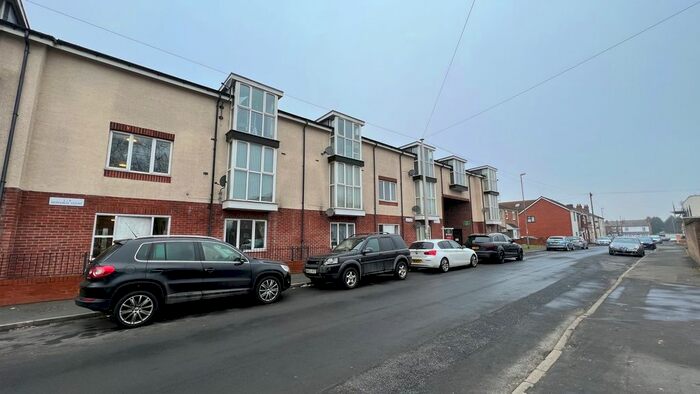 2 Bedroom Flat To Rent In Cook Street, Wednesbury, WS10