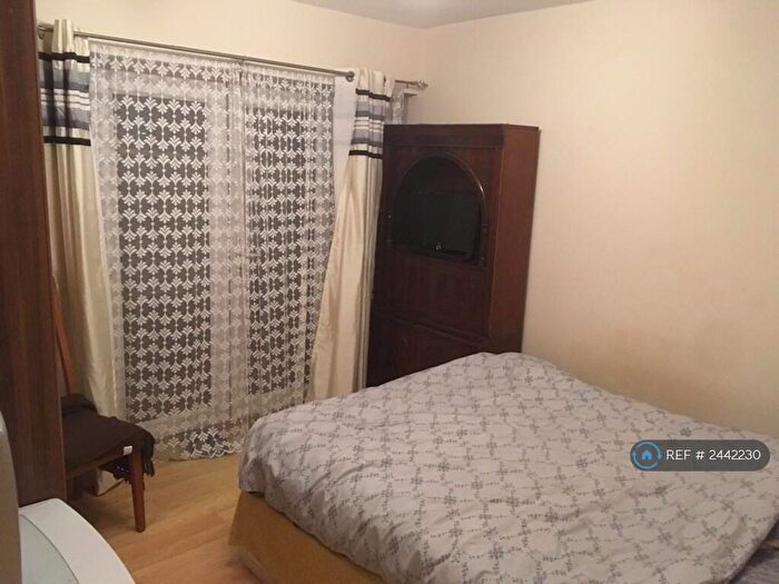 4 Bedroom Semi-Detached House To Rent In Newham Way, London, E6