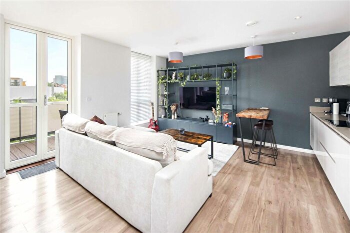 2 Bedroom Flat To Rent In Shackle Court, Gresham Place, Bow, London, E3