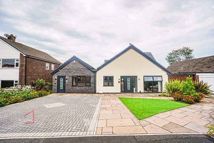 4 Bedroom Bungalow For Sale In Lakelands Drive, Ladybridge, Bolton, BL3