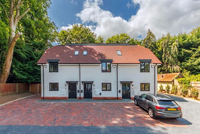 3 Bedroom Terraced House For Sale In Cobden Hill, Radlett, WD7