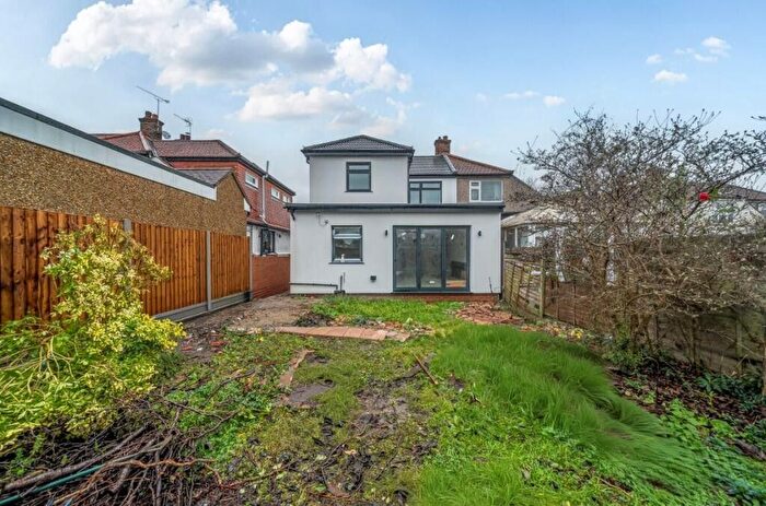 4 Bedroom Semi Detached House For Sale In Slewins Lane, Hornchurch, RM11