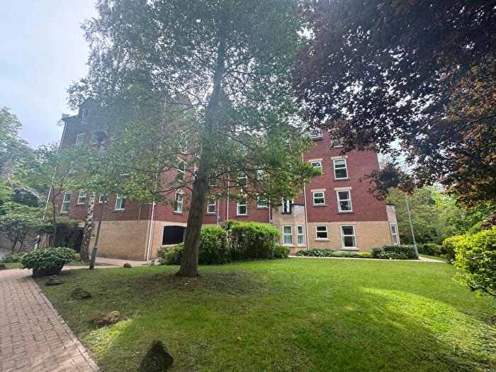 2 Bedroom Apartment To Rent In Cardigan Road, Leeds, LS6