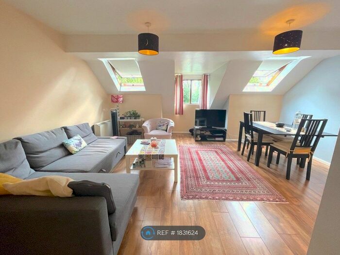 Studio To Rent In Savanna Court, Watford, WD18