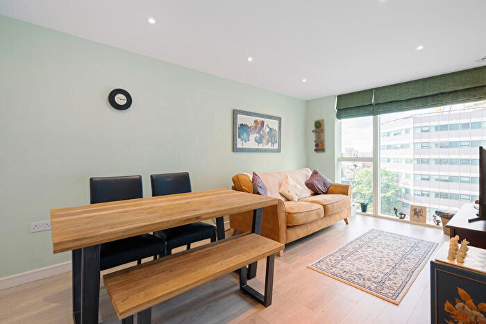 2 Bedroom Flat For Sale In Saffron Central Square, Croydon, CR0