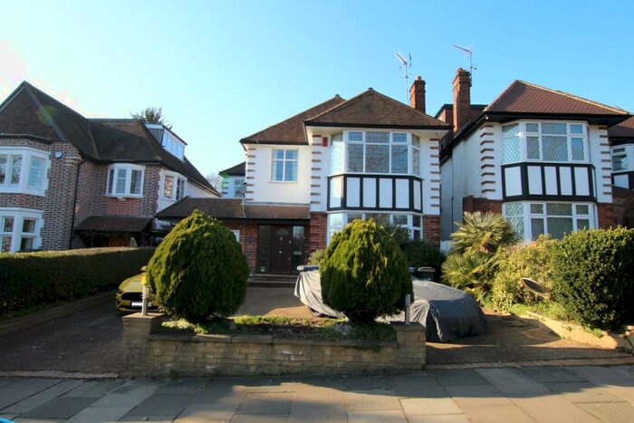 4 Bedroom Detached House To Rent In Powys Lane, London, N14