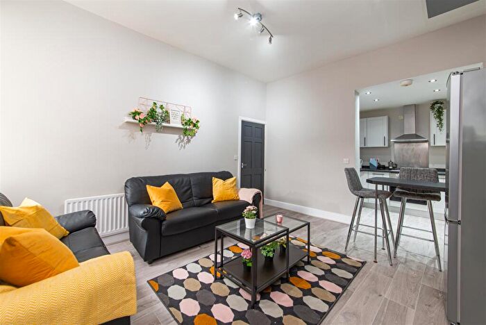 3 Bedroom Flat To Rent In Tosson Terrace, Heaton, Newcastle Upon Tyne, NE6