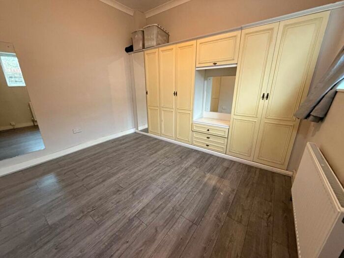 1 Bedroom Flat To Rent In Hampden Road, Turnpike Lane, N8