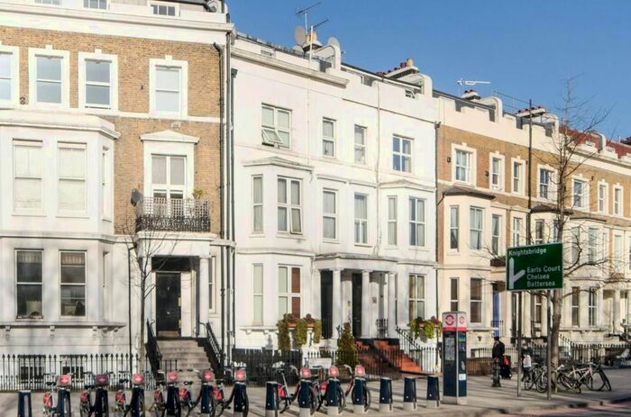 Studio To Rent In West Cromwell Road, Earls Court, London, SW5