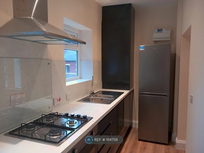 1 Bedroom Flat To Rent In Osborne Road, Manchester, M19