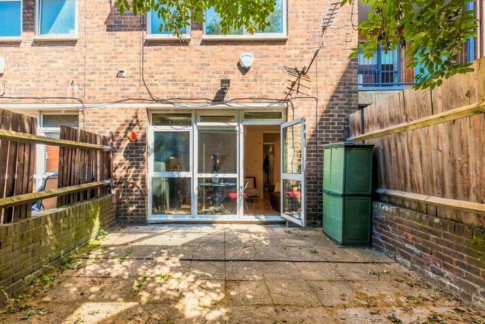 3 Bedroom Flat To Rent In Perryn Road, London, SE16