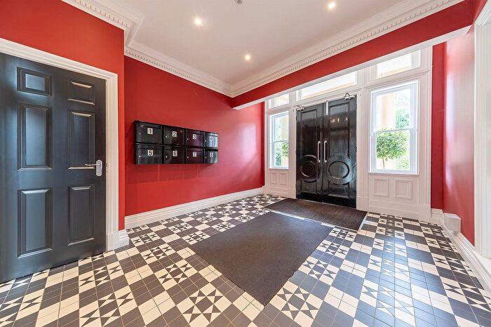 2 Bedroom Flat For Sale In Leicester Road, Oadby, Leicester, LE2