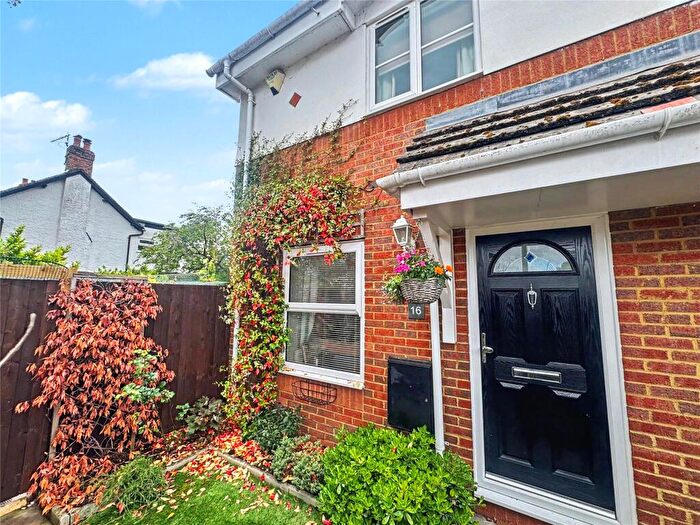 1 Bedroom End Of Terrace House For Sale In Holmes Close, Woking, Surrey, GU22