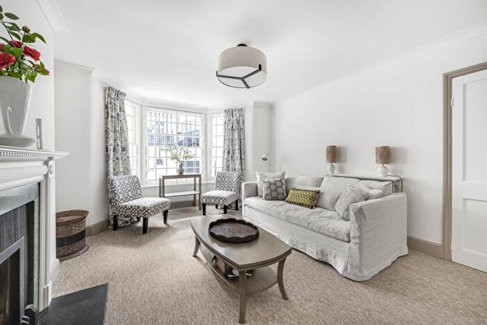 2 Bedroom Flat To Rent In Oakfield Street, Chelsea, SW10