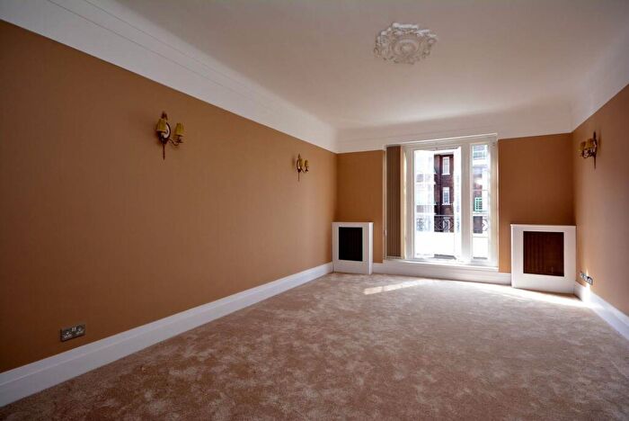 4 Bedroom Flat To Rent In Marylebone Road, Marylebone, London, NW1