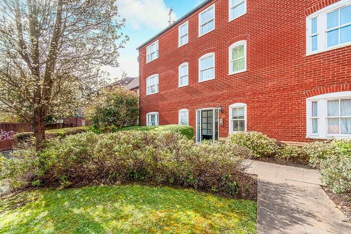 1 Bedroom Flat To Rent In Station Road West, Canterbury, Kent, CT2