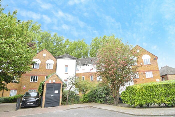 2 Bedroom Flat For Sale In Caraway Close, London, E13