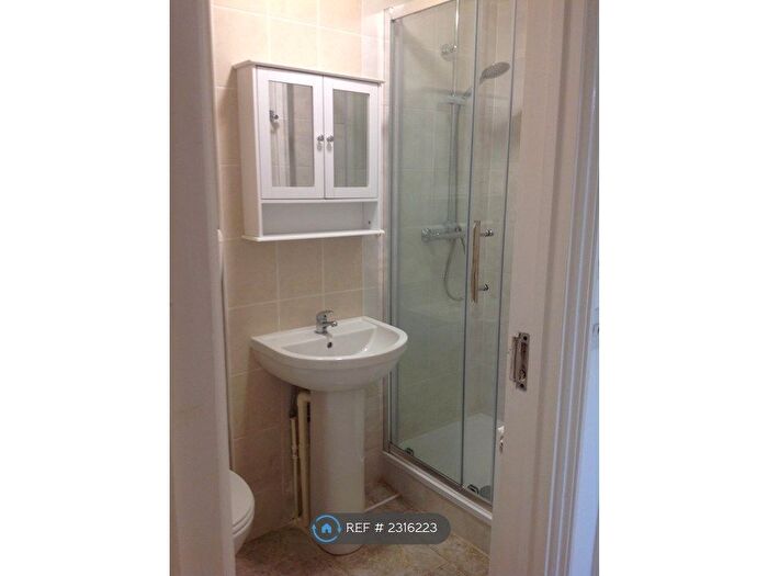 Studio To Rent In Caledonian Road, London, N1