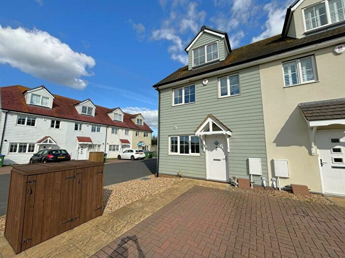 3 Bedroom End Of Terrace House For Sale In Friars Close, Peacehaven, BN10