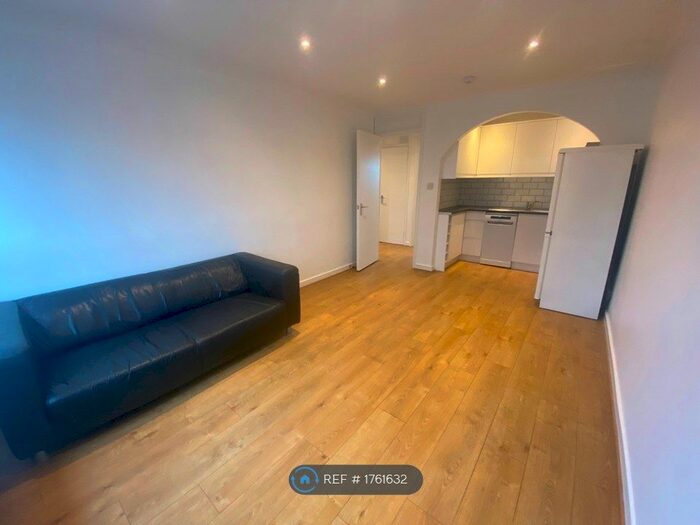 2 Bedroom Flat To Rent In Bartholomew Close, London, SW18