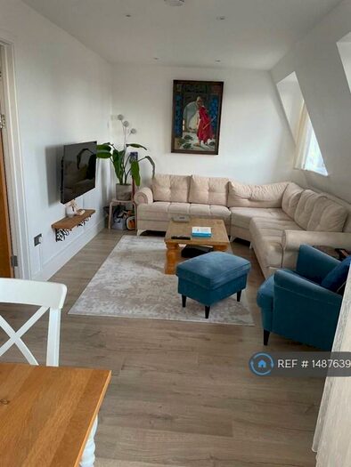 2 Bedroom Flat To Rent In Sahin House, London, E8