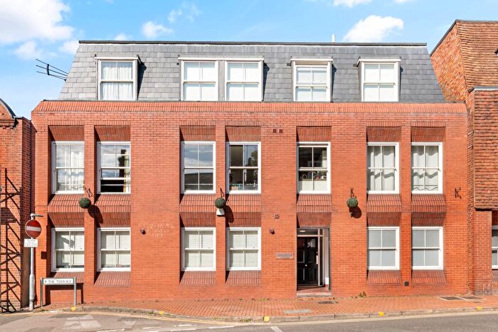 1 Bedroom Apartment For Sale In Guildgate House, Shute End, Wokingham, RG40