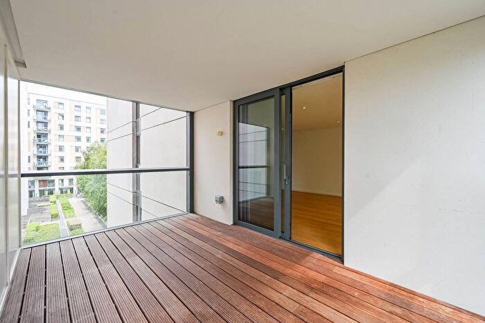 3 Bedroom Flat To Rent In Sienna House, Stratford, London, E20