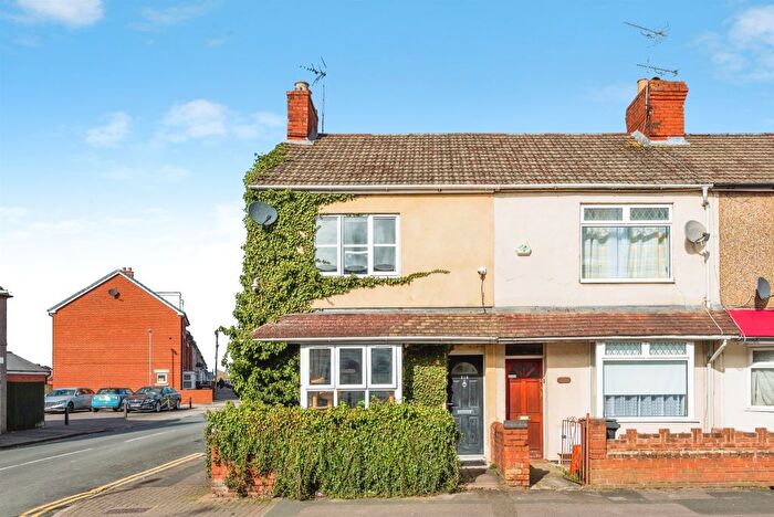 2 Bedroom End Terrace House For Sale In Ferndale Road, Swindon, SN2