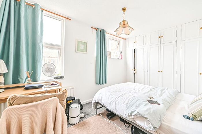 3 Bedroom Property To Rent In Chale Road, Clapham Park, London, SW2