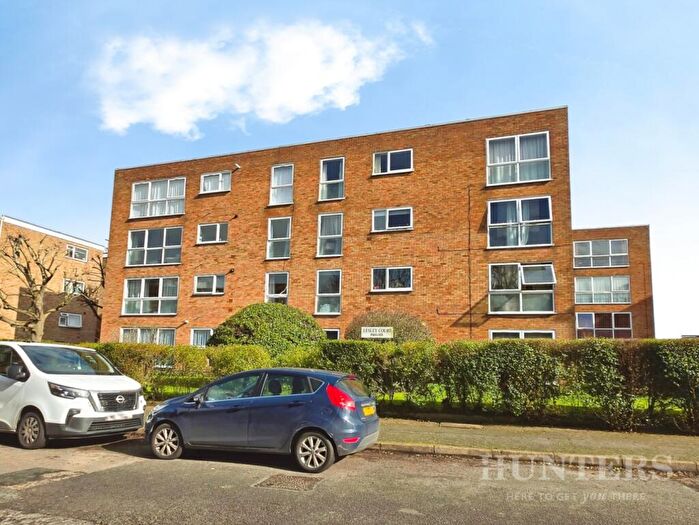 2 Bedroom Flat For Sale In Lesley Court, Harcourt Road, Wallington, SM6